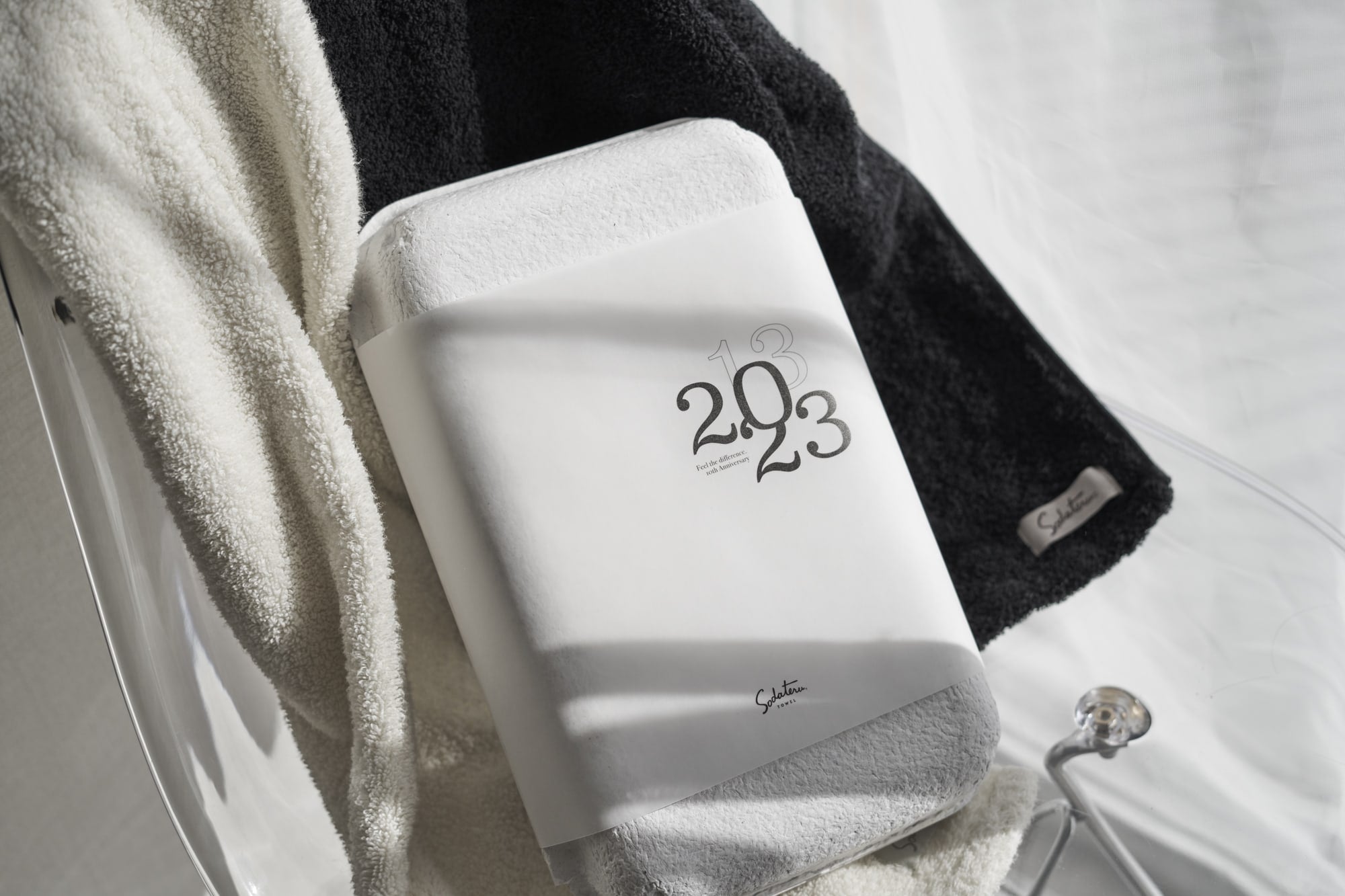 ブランド10周年記念 Feel the difference.